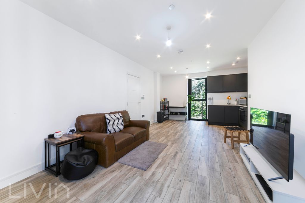 Property photo 1 of 8 2