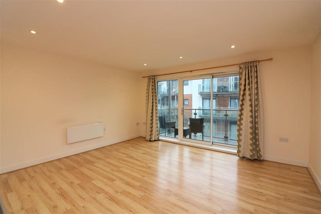 Property photo 3 of 10 Rosse Gardens.Jpg