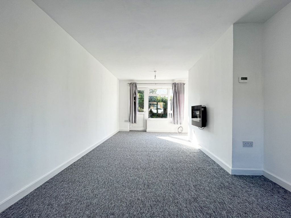 Property photo 3 of 24 Living Room