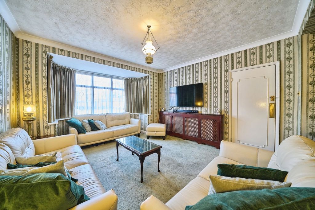 Property photo 3 of 34 Pbox-Img.Jpg