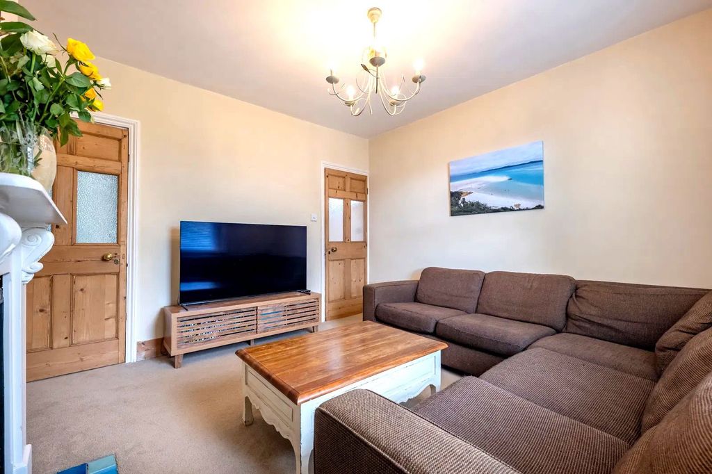 Property photo 3 of 19