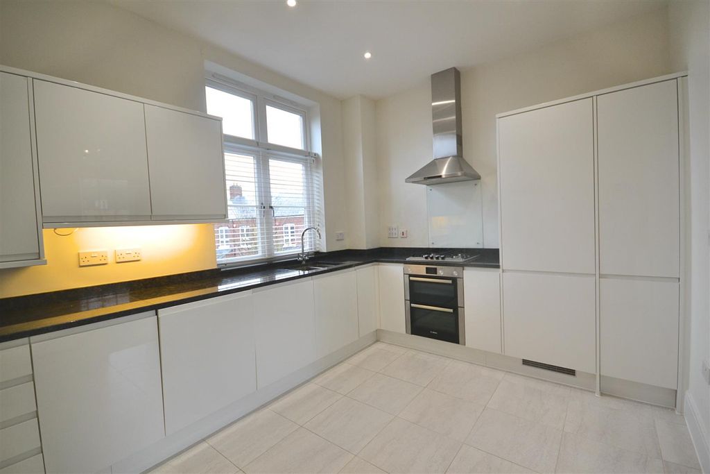 Property photo 2 of 11 0022 (3).Png