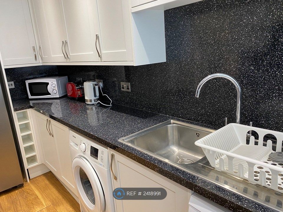 Property photo 3 of 6 Kitchen