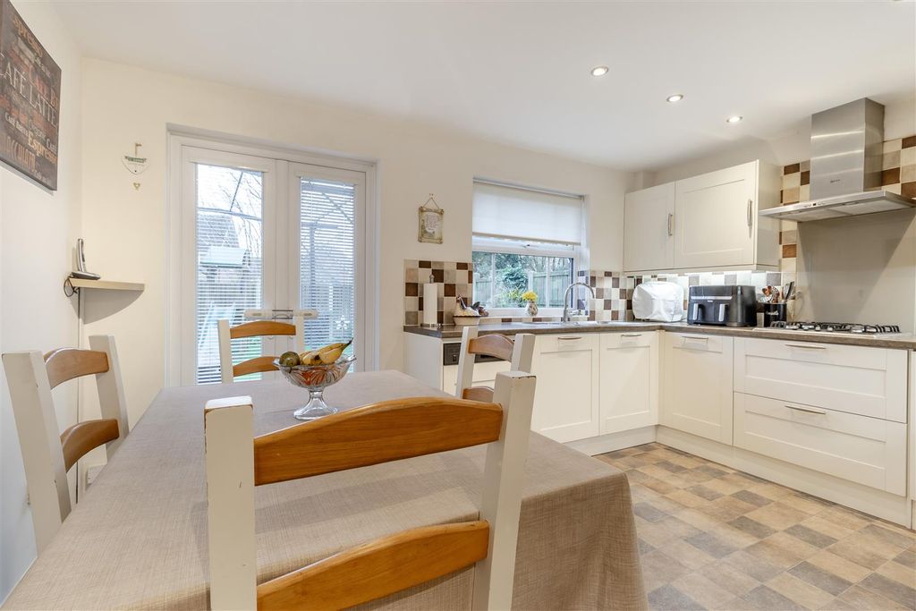 Property photo 3 of 30 8682145-Interior17.Jpg