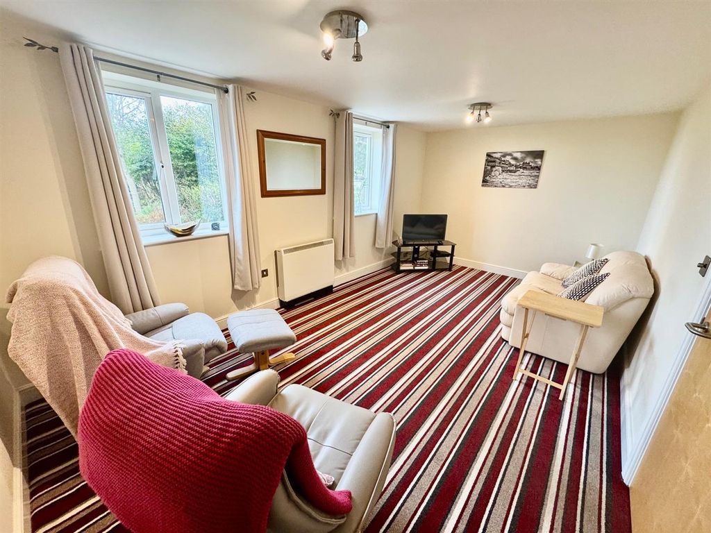 Property photo 2 of 18 Lounge.Jpg