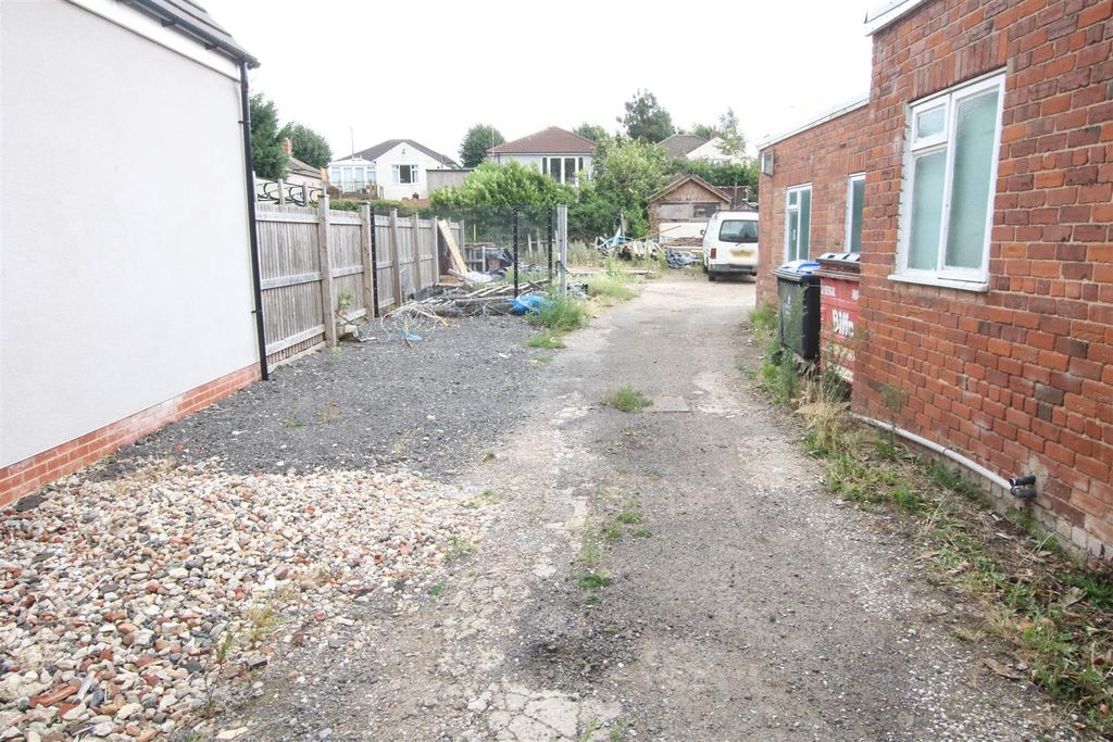 Property photo 2 of 8 Land Access