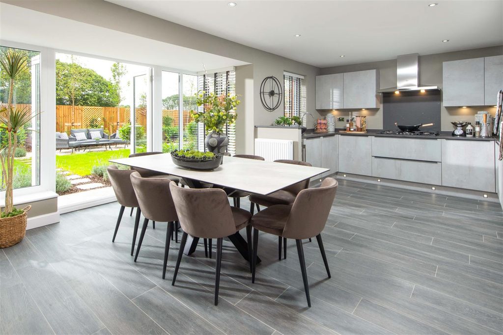 Property photo 3 of 12 Kitchen/ Dining Area