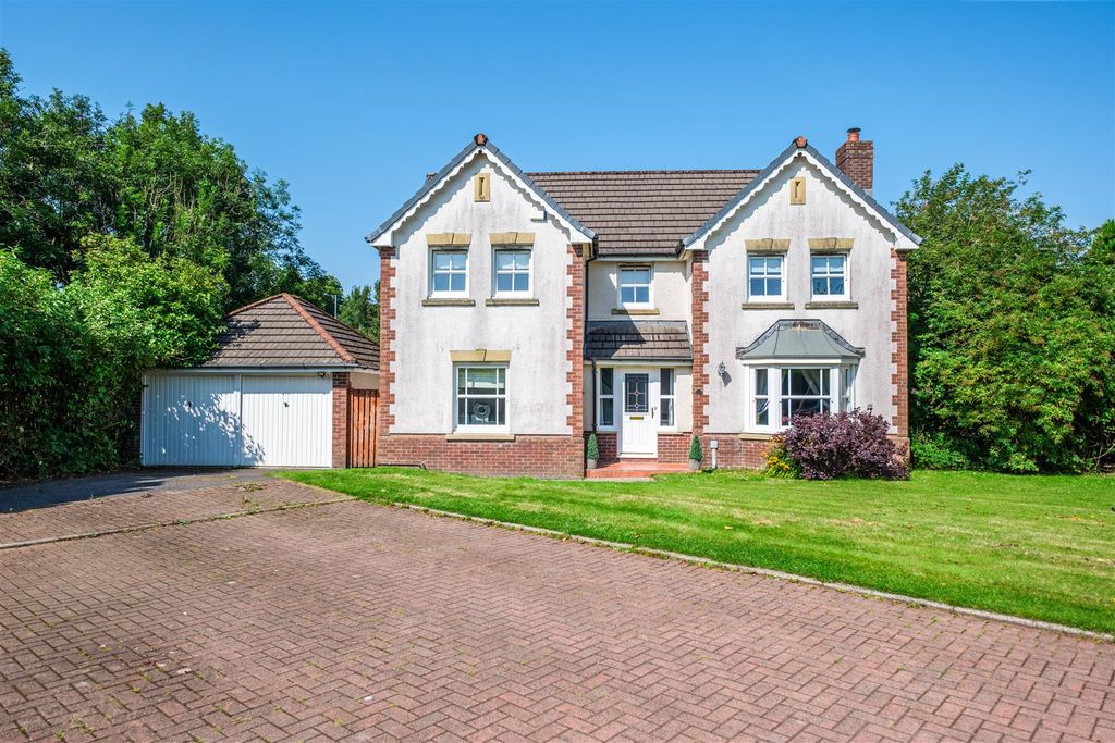 Property photo 1 of 31 Fortrose Gardens-2.Jpg