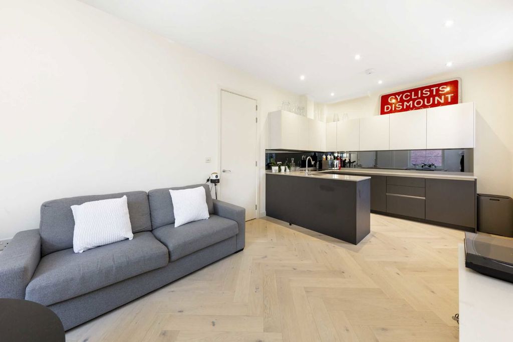 Property photo 3 of 8