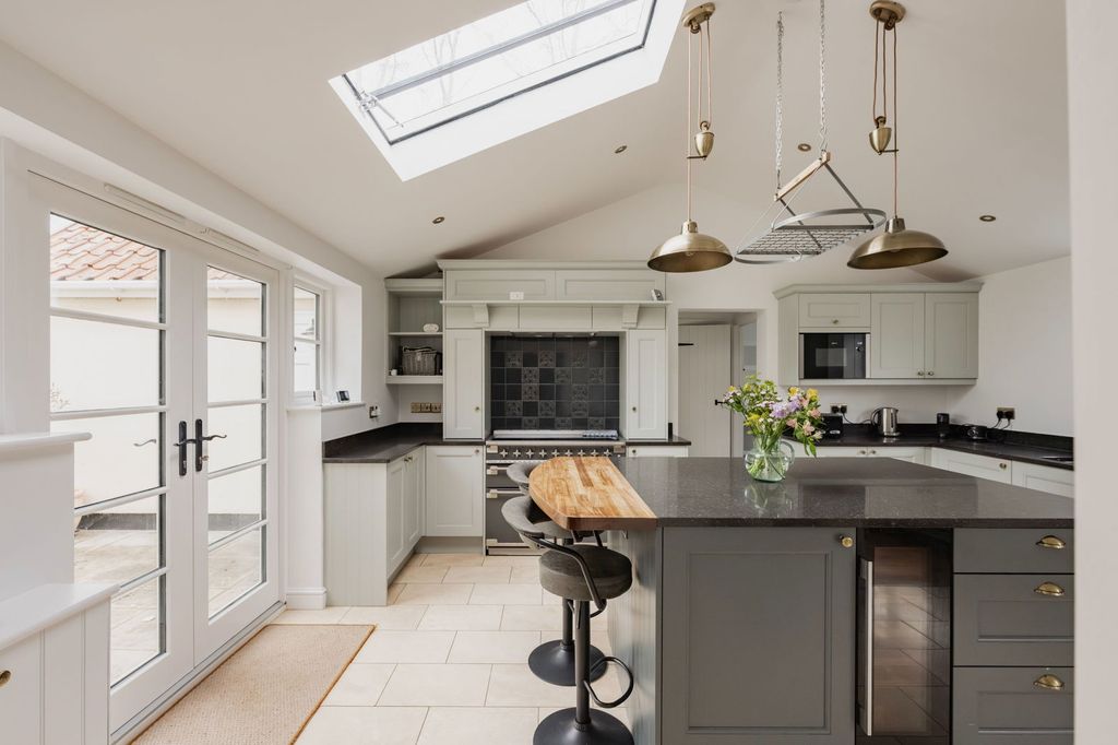 Property photo 3 of 30