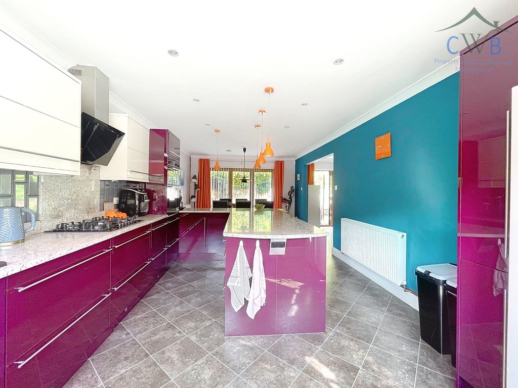 Property photo 3 of 33