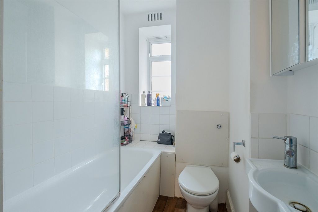 Property photo 3 of 5 Picture No. 11