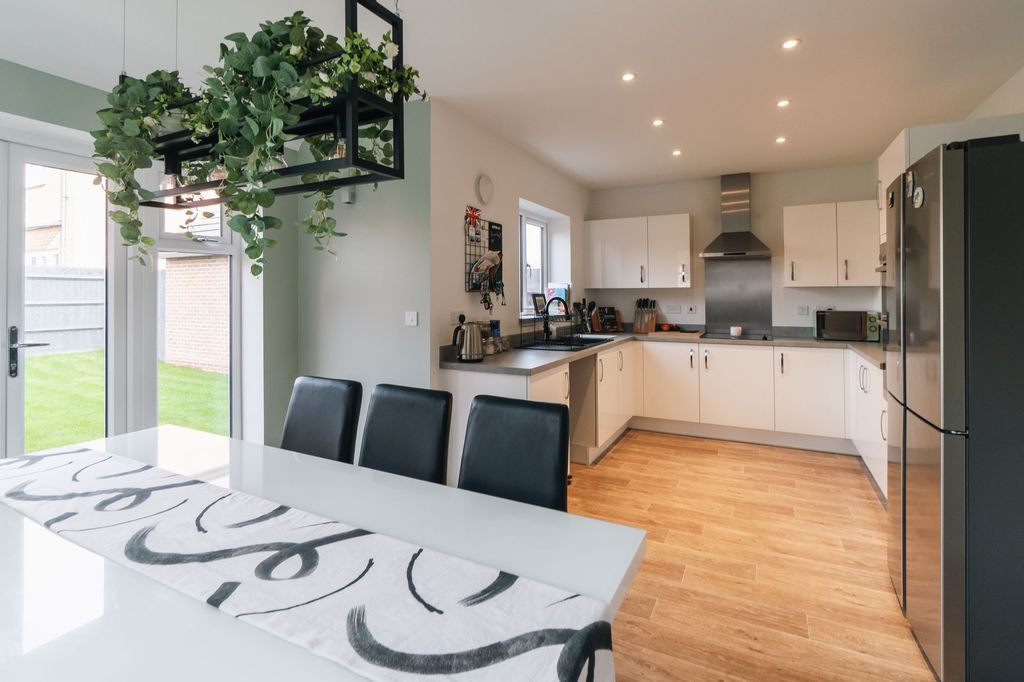 Property photo 2 of 27 Kitchen