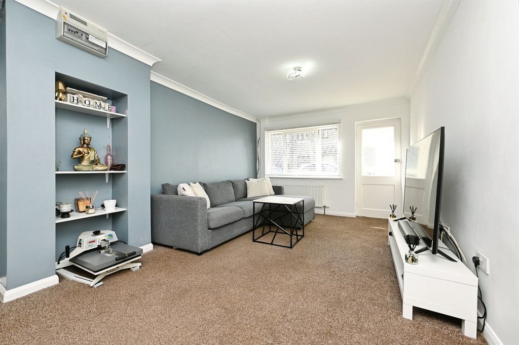 Property photo 3 of 17