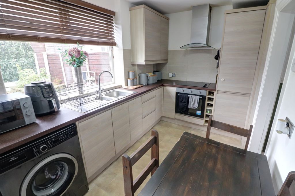 Property photo 3 of 12 Kitchen