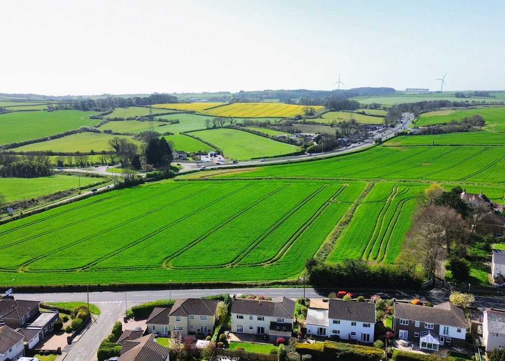 Property photo 2 of 43