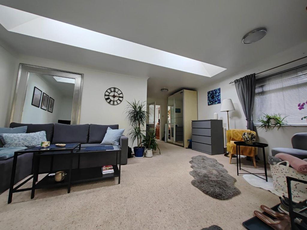 Property photo 3 of 24 1000003404.Jpg