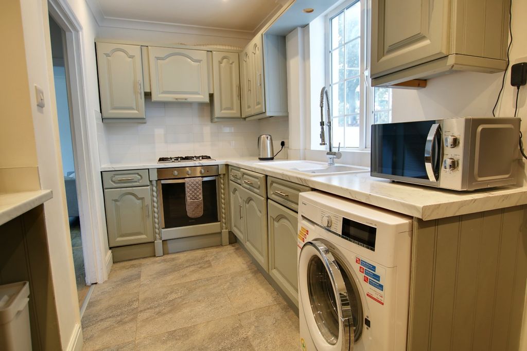 Property photo 2 of 17 2702542