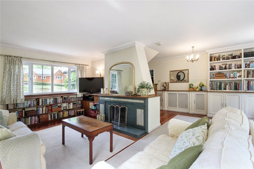 Property photo 3 of 9 Sitting Room