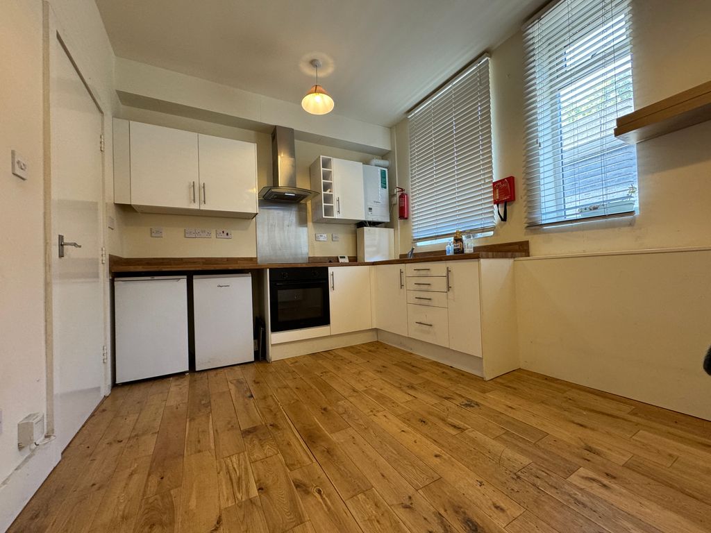 Property photo 2 of 3