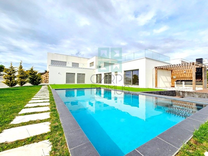 Property photo 1 of 65