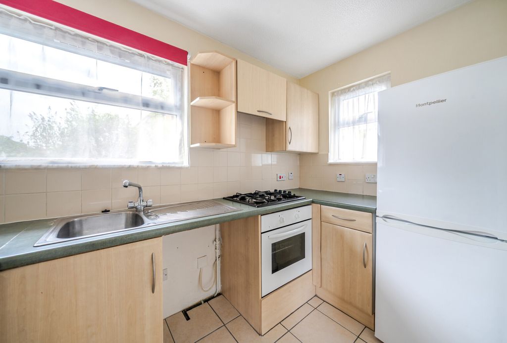 Property photo 3 of 16 1326520-14-687915...