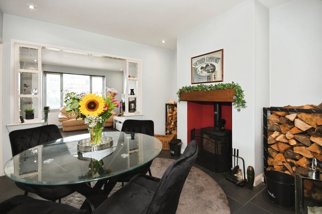 Property photo 3 of 17 Photo
