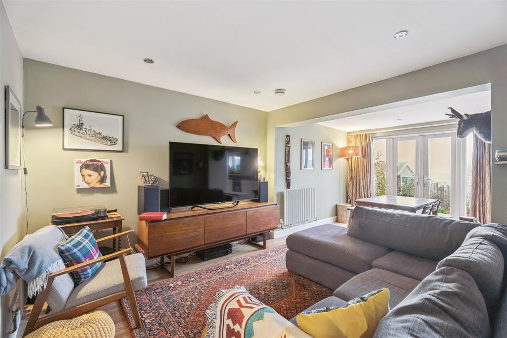 Property photo 2 of 17 Living/Dining Room