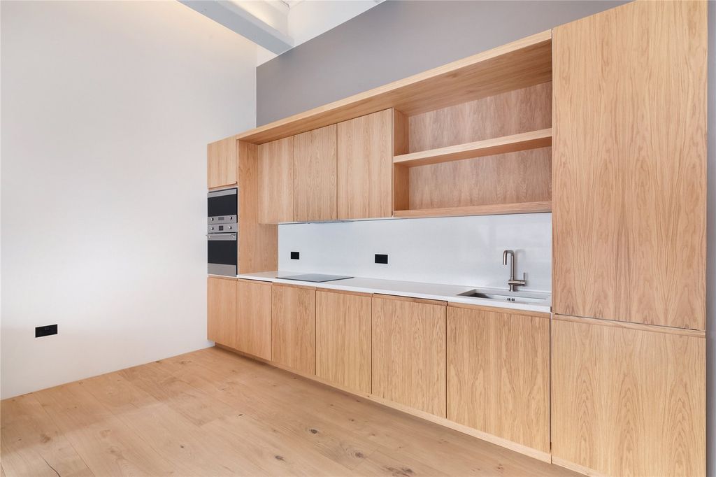 Property photo 2 of 7 Kitchen