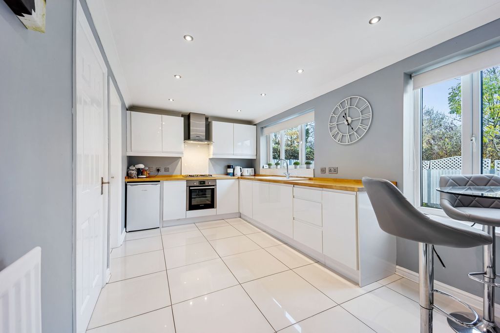 Property photo 2 of 30