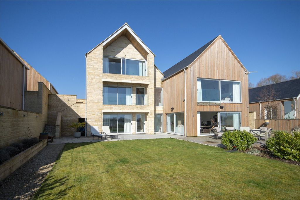 Property photo 2 of 17 Rear External