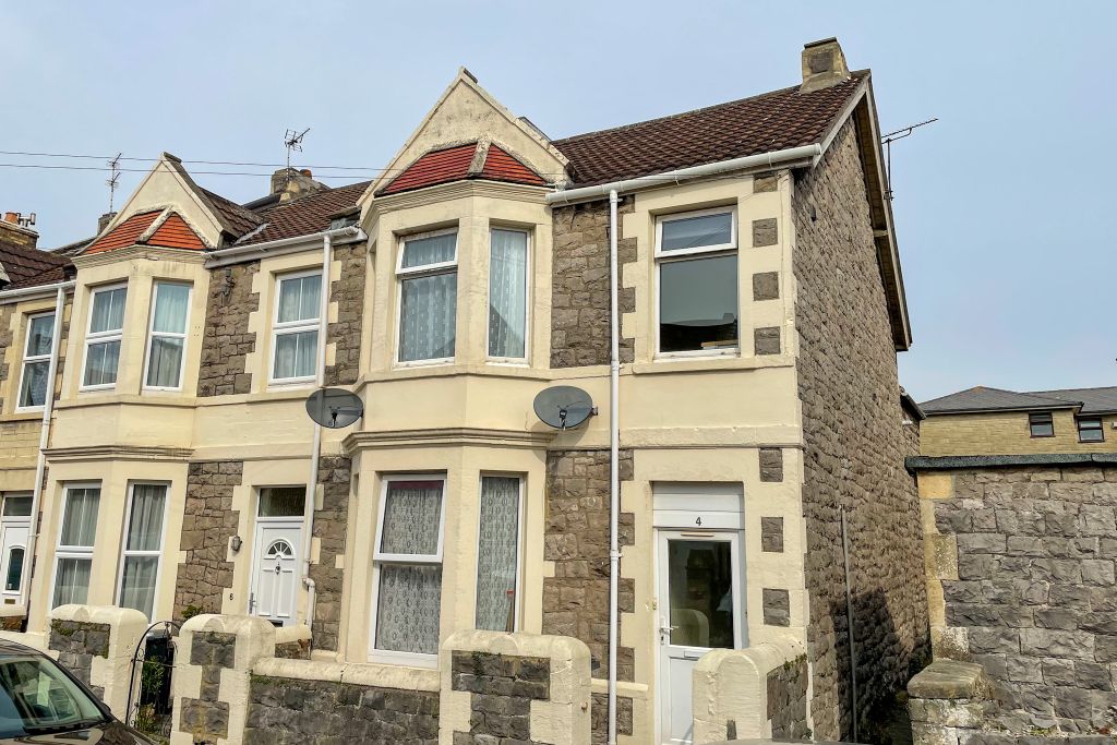 Property photo 1 of 7 2 Bedroom First Floor Flat To Rent