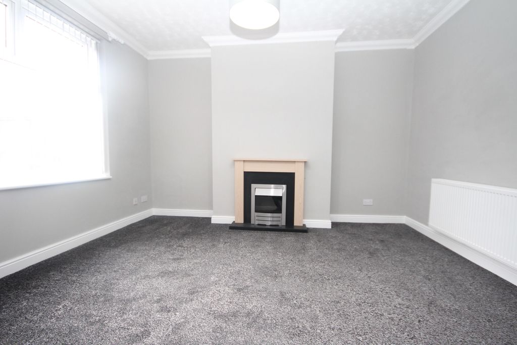 Property photo 3 of 12 Lounge