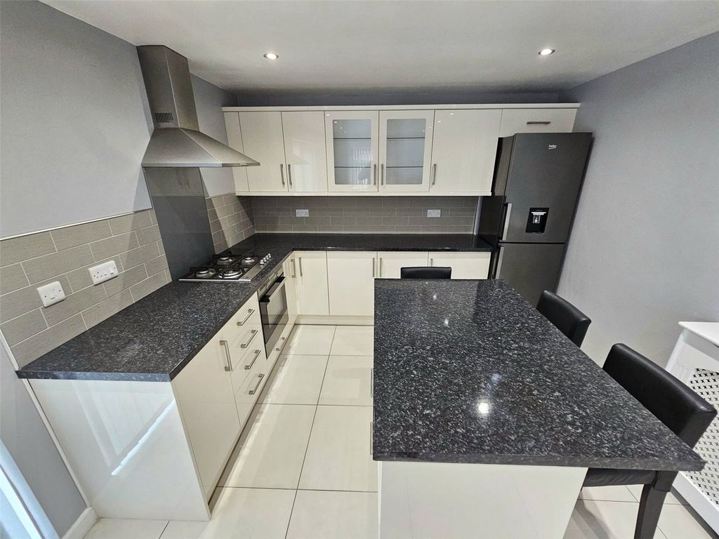 Property photo 2 of 19 Picture No. 05