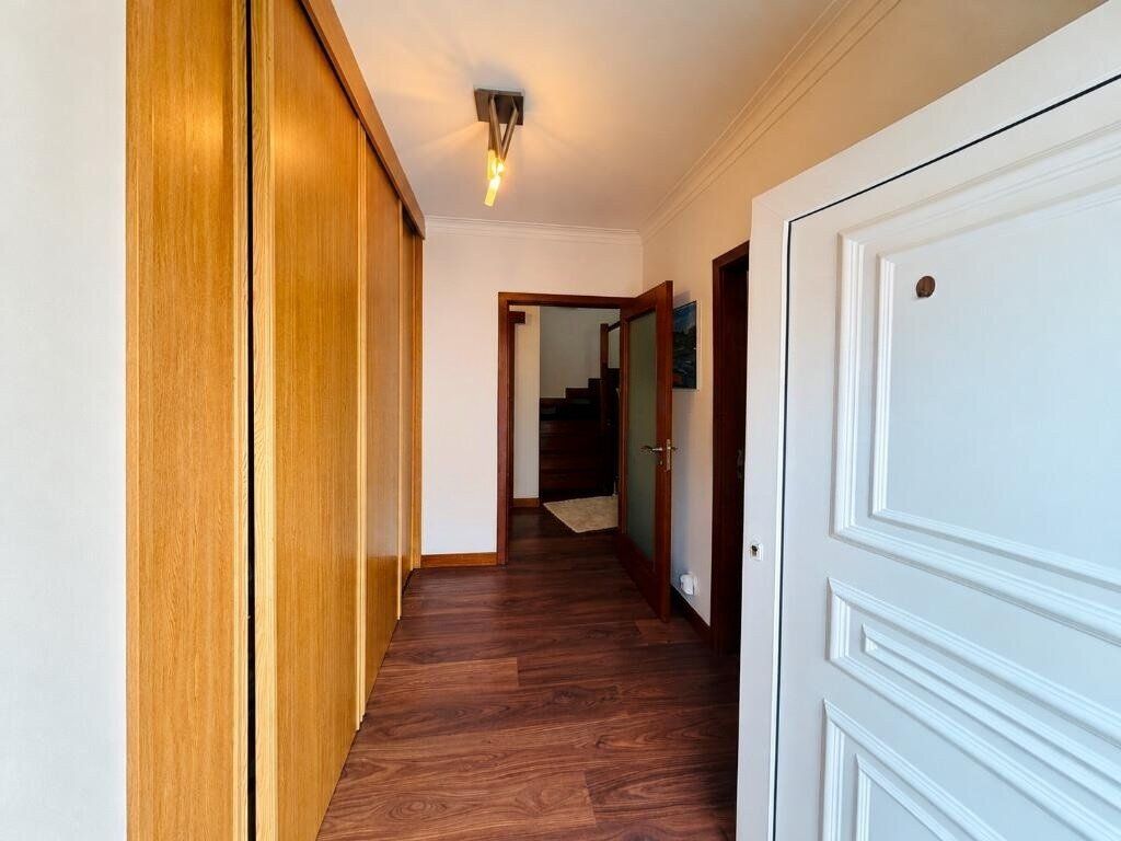 Property photo 1 of 42 For Sale: T3 Duplex House Apartment With Three Frontages, Garage And Storage In Águas Santas