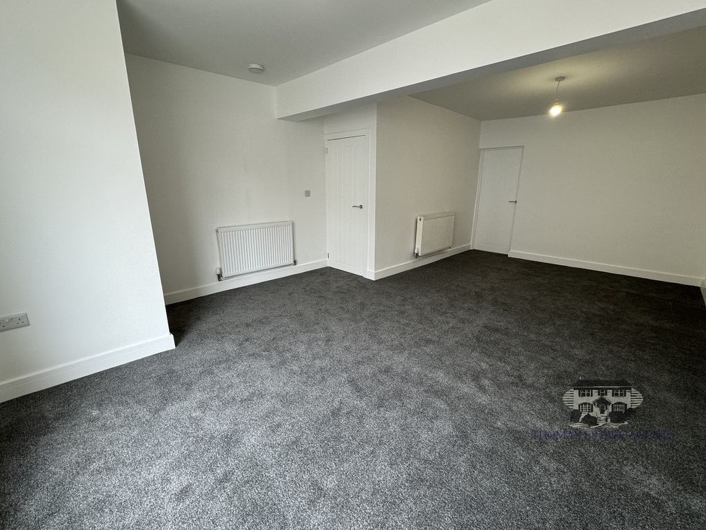 Property photo 2 of 20 Lounge