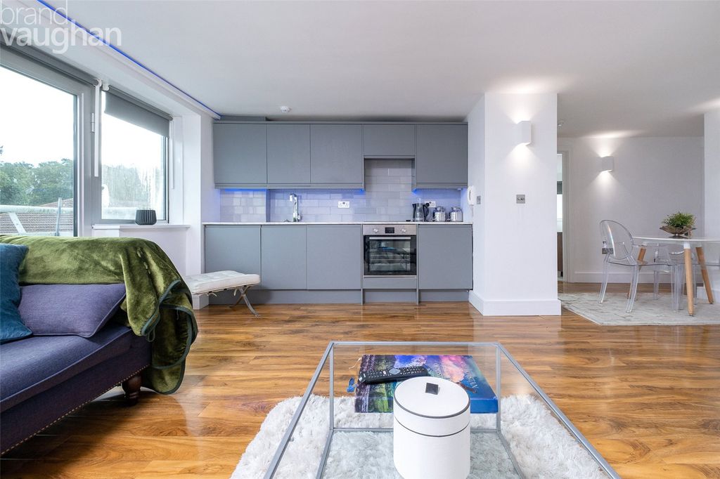 Property photo 2 of 17 Reception