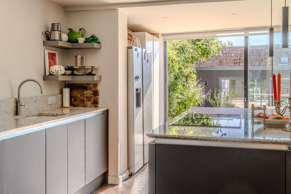 Property photo 2 of 30