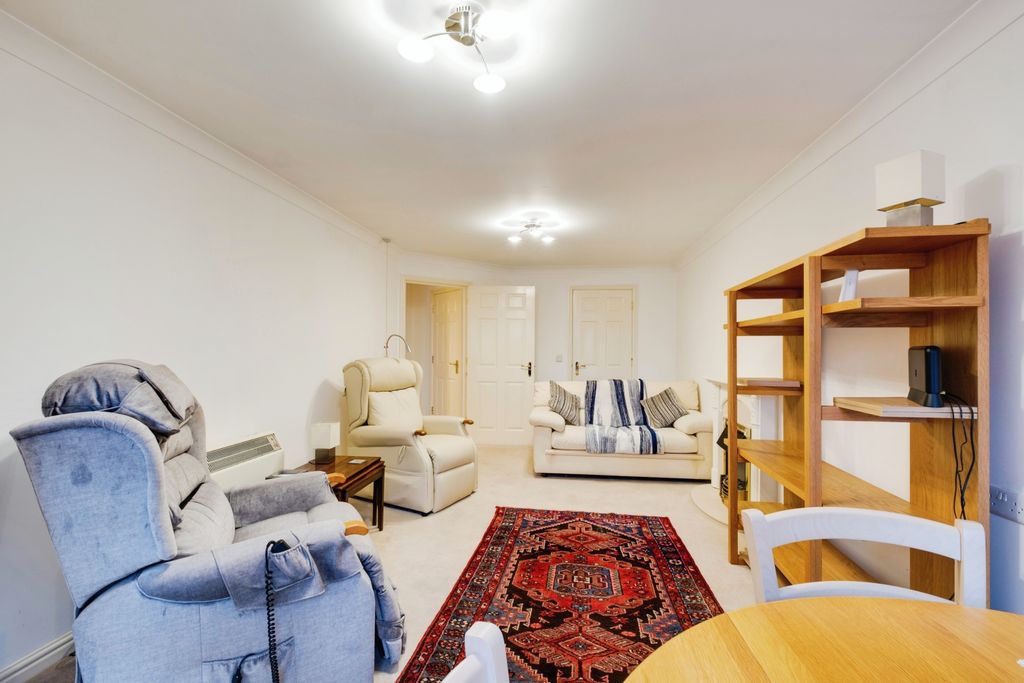 Property photo 3 of 12 Lounge