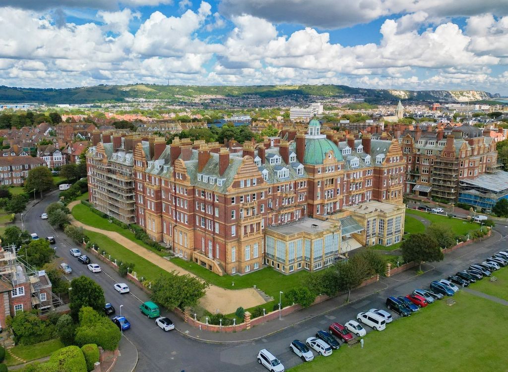 Property photo 2 of 23 The Metropole