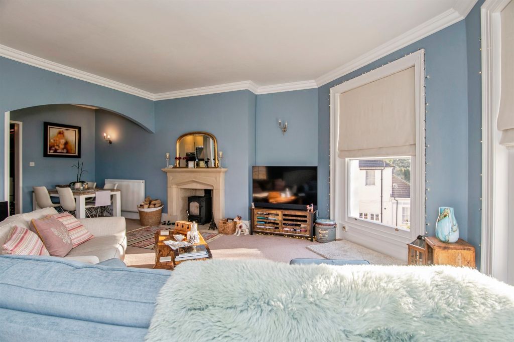 Property photo 3 of 17