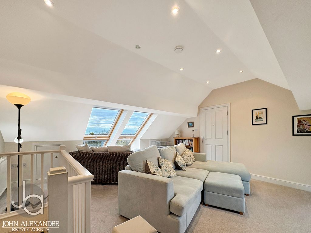 Property photo 3 of 11 20251209_135040165_0.0