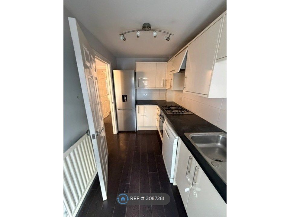 Property photo 3 of 13 Kitchen