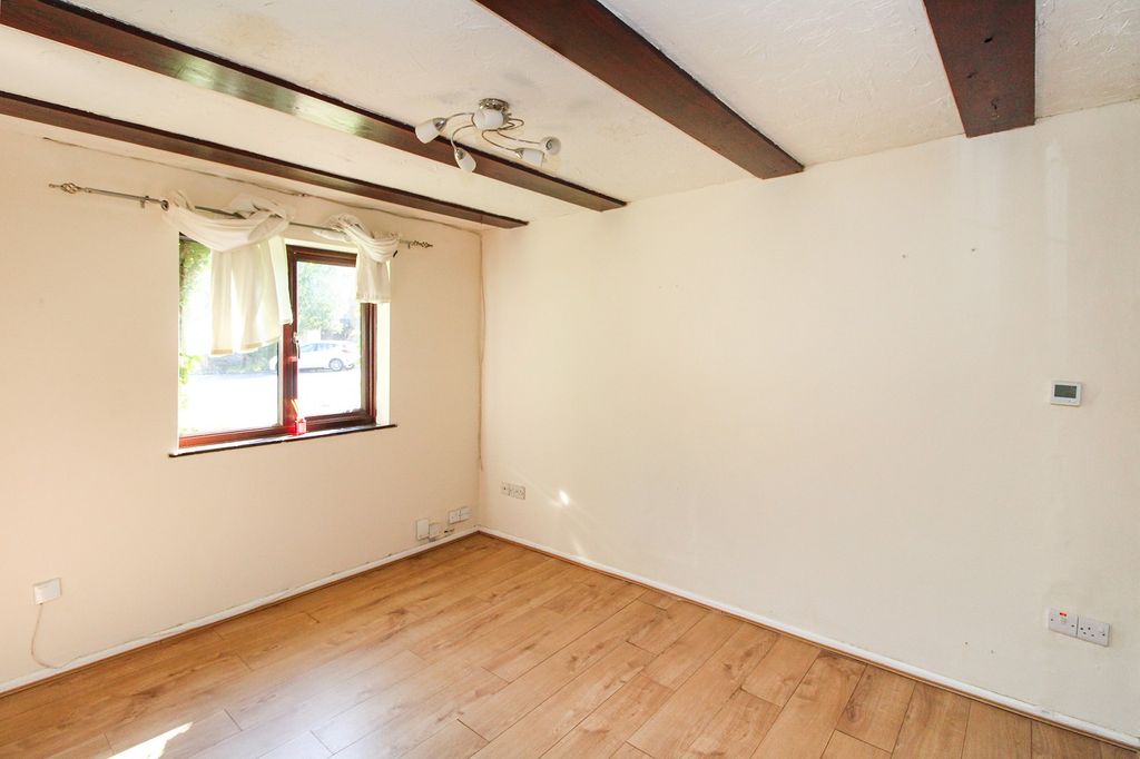 Property photo 3 of 9 Lounge