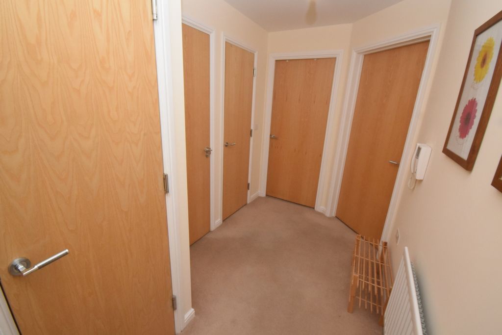 Property photo 3 of 9 Hallway