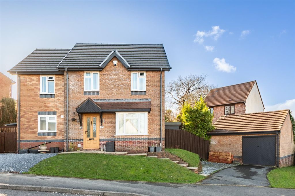 Property photo 1 of 32