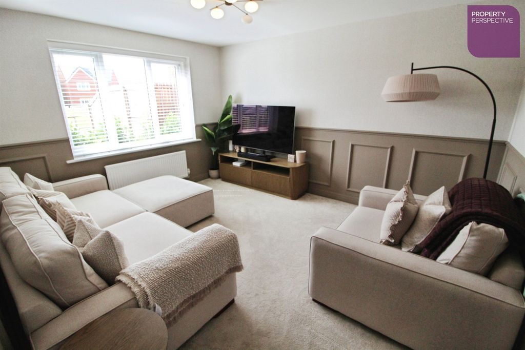 Property photo 2 of 18 Lounge