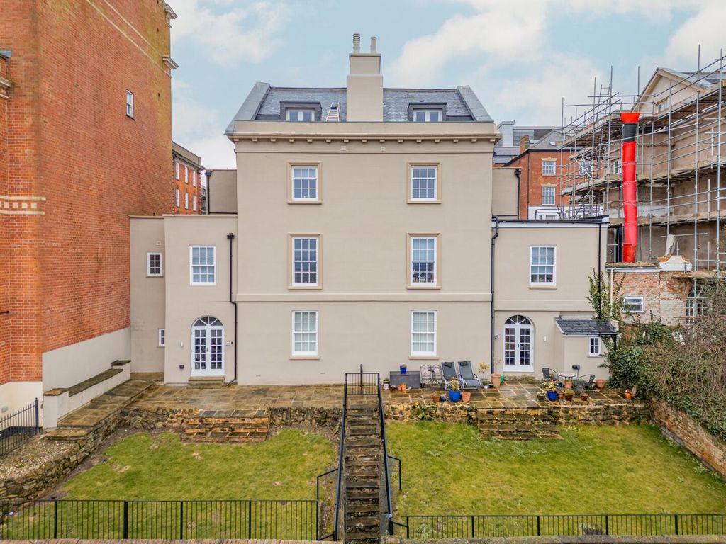 Property photo 1 of 21 Rear Garden