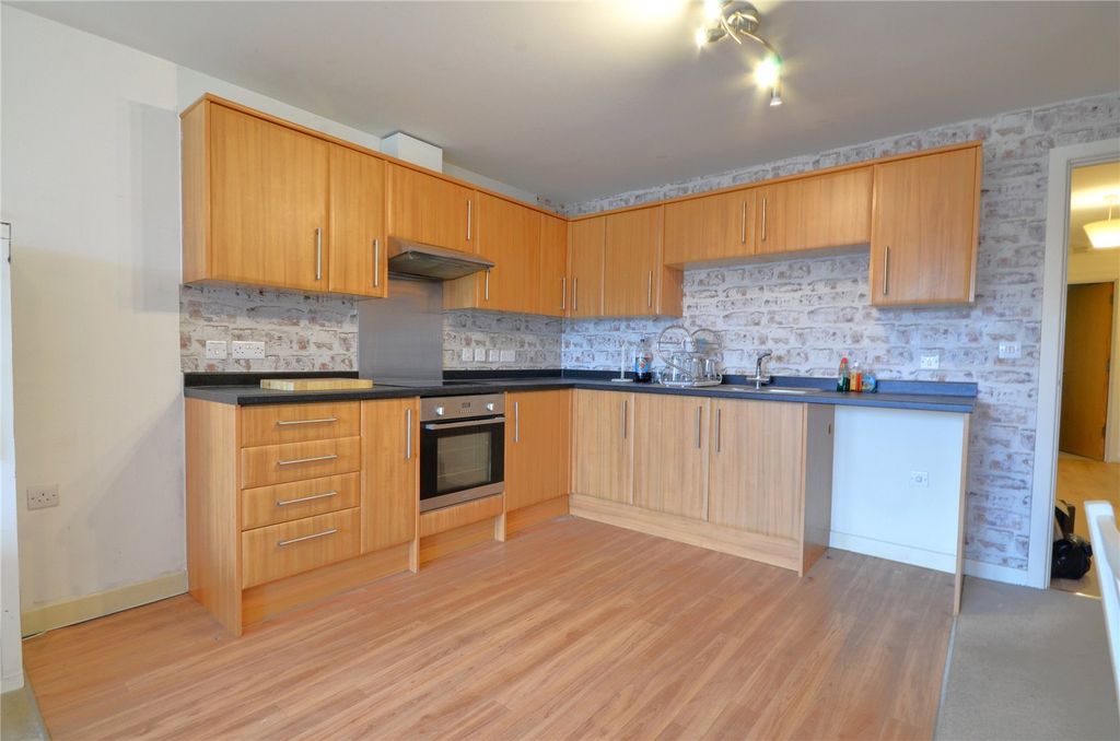 Property photo 3 of 10 Kitchen/Living Room