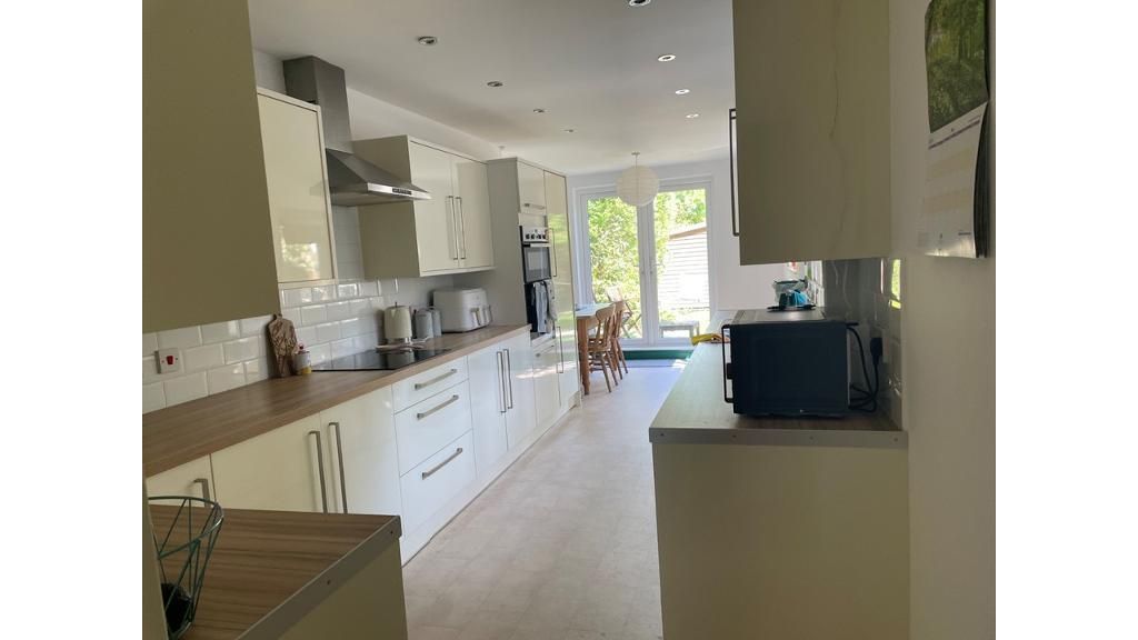 Property photo 3 of 14 Kitchen